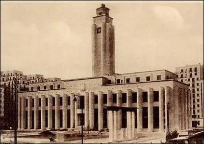 C'est la 'nouvelle' mairie d'une ville situe dans le dpartement du Rhne.