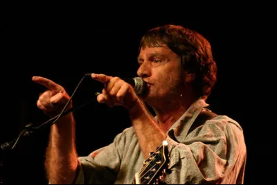 Qui est cet auteur-compositeur qu&eacute;b&eacute;cois, auteur de la chanson ''L&eacute;on, le cam&eacute;l&eacute;on'' ?