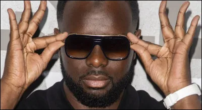 Qui est chanteur fran&ccedil;ais, auteur-compositeur et interpr&egrave;te du titre ''Cam&eacute;l&eacute;on'' ?