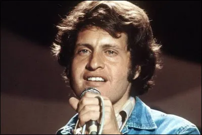Dans quelle chanson de Joe Dassin le mot bonjour appara&icirc;t-il d&egrave;s le premier couplet ?