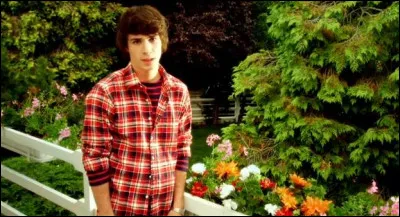 Il appara&icirc;t en 2011 dans le clip d'une c&eacute;l&egrave;bre chanson de Mika. Mais de laquelle s'agit-il ?