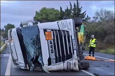 Un SUV tente de te bloquer. Quelle est ta r&eacute;action ?