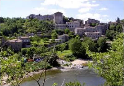 Dans quel d&eacute;partement fran&ccedil;ais le village de Rocher se trouve-t-il ?