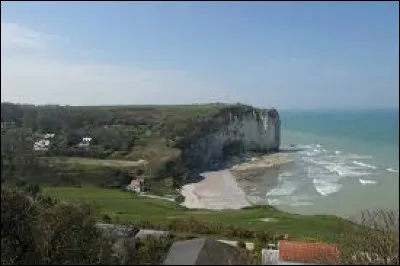 Quelle valleuse est c&eacute;l&egrave;bre pour &ecirc;tre suspendue (sans acc&egrave;s direct &agrave; la mer) ?