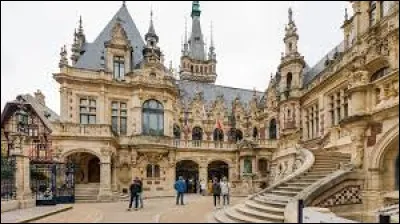 Dans quelle ville se situe le palais B&eacute;n&eacute;dictine o&ugrave; est fabriqu&eacute;e la c&eacute;l&egrave;bre liqueur du m&ecirc;me nom ?