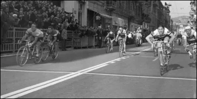 D&egrave;s sa deuxi&egrave;me ann&eacute;e chez les professionnels, Eddy Merckx a remport&eacute;, &agrave; 20 ans, cette premi&egrave;re grande course : c'&eacute;tait ...
