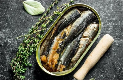 Les sardines en conserve sont g&eacute;n&eacute;ralement conditionn&eacute;es dans de l'huile...