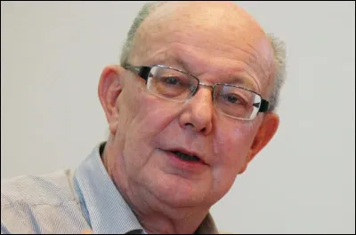 Qui est ce journaliste auteur de cette citation : ''Le contraire de la ''gauche caviar'', la ''droite sardine &agrave; l'huile'' n'existe pas.'' ?