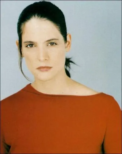 Elle s'est impos au grand public dans le rle de Sandra Paoli dans la srie 'Mafiosa' :