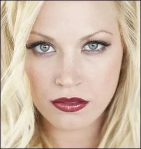 Cette autre grande habitue des soaps tenait, elle, le rle de la non-moins insupportable Ambre, dans la srie 'Amour, Gloire... ' :