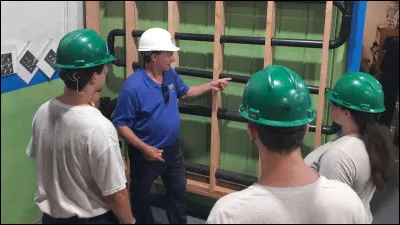 Est-ce que tu aimes travailler avec d'autres gens ?