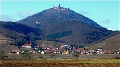 Vous avez sur cette image en bas Orschwiller et en haut le ch&acirc;teau du Haut-K�nigsbourg. Village de l'aire d'attraction S&eacute;lestadienne, il se situe dans le d&eacute;partement ...