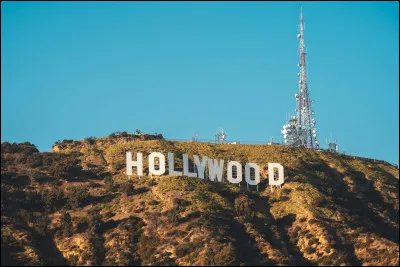 De quelle ville de Californie Hollywood est-il un quartier ?