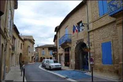 Ma population &eacute;tait en 2023 de 623 125 habitants, soit 106 r&eacute;sidents au km&sup2;. Mais au niveau national, quel est mon rang dans les d&eacute;partements les plus peupl&eacute;s (en comptant ceux d'outre-mer) ? (Photo de la commune de vers-Pont-du-Gard).