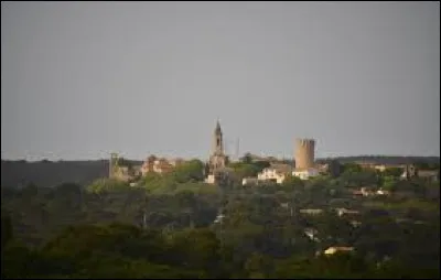 Mon code Insee est le...(Photo de la commune de Castillon-du-Gard).