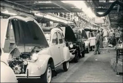Commen&ccedil;ons par quelques voitures fran&ccedil;aises mythiques : la 2 CV &eacute;tait produite dans l'usine Citro&euml;n qui se trouvait &agrave; ...