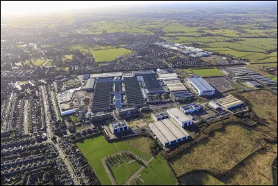 Les Rolls-Royce et les Bentley ont &eacute;t&eacute; produites &agrave; partir de 1946 dans une usine situ&eacute;e dans cette petite ville du nord ouest de l'Angleterre :