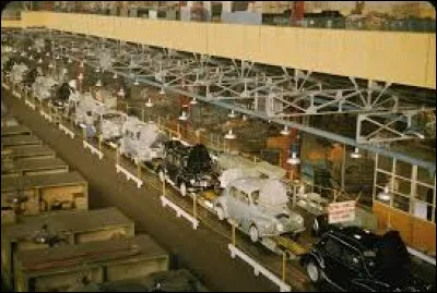 Apr&egrave;s la 4 CV - ici &agrave; l'image, la 4 L a &eacute;t&eacute; surtout produite dans l'usine Renault qui se trouvait &agrave; ...