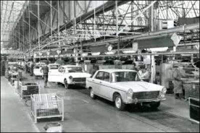 Les 404 - ici &agrave; l'image - et apr&egrave;s elles les 204 et les 504, &eacute;taient produites dans l'usine Peugeot de ...