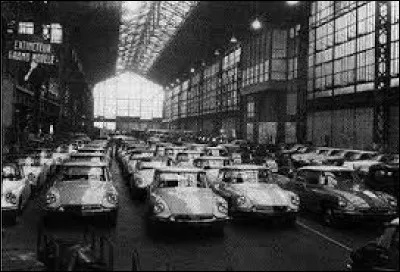 La c&eacute;l&egrave;bre DS 19 &eacute;tait produite dans l'usine Citro&euml;n qui se trouvait ...