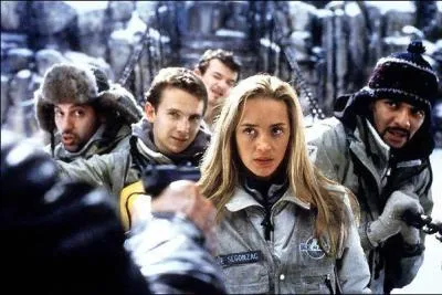 En 2002, elle est une guide chevronne dans 'Le Raid', qui mne quatre petits truands minables dans les contres sauvages :