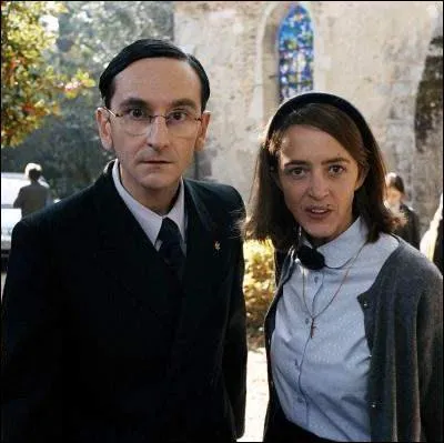 En 2006, elle joue dans une comdie de Charlotte de Turckheim portant sur le monde de la noblesse. C'tait dans :