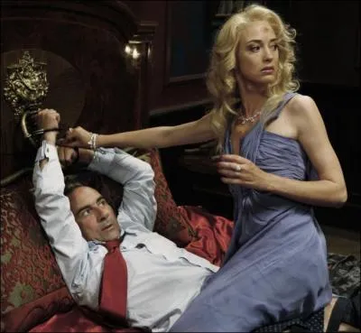 Semblant se plaire dans les comdies, elle joue ensuite dans un film djant, 'Les Dents de la Nuit', o elle volue dans un manoir dirig par :