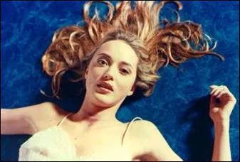 En 2001, dans 'Mortel Transfert', elle est Olga, aux cts de Jean-Hugues Anglade. Qui est le ralisateur de ce film ?