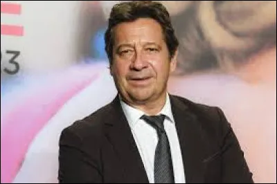 Depuis 2008, sur quelle station le natif de Bourg-en-Bresse, l'imitateur, humoriste, acteur et sc&eacute;nariste de bande dessin&eacute;e, Laurent Gerra, decripte-t-il l'information de mani&egrave;re humoristique ?