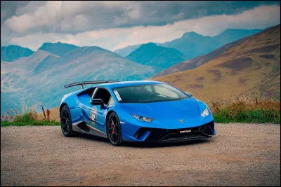 Parmi les derni&egrave;res repr&eacute;sentantes du moteur V10 dans la production automobile, celle-ci s'&eacute;teint au cours de cette d&eacute;cennie 2020. Afin de lui adresser un dernier adieu, saurez-vous me donner son nom ?