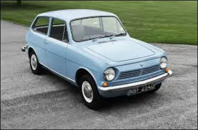 Con&ccedil;ue pour rivaliser avec la Mini de la British Motor Corporation, cette voiture a &eacute;t&eacute; un &eacute;chec commercial &agrave; cause de deux d&eacute;fauts majeurs : son prix exorbitant et son image de marque. Comment s'appelle cette voiture ?