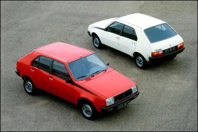 Surnomm&eacute;e "la poire", cette compacte, visible en deux exemplaires sur cette image, repr&eacute;sente pour moi la collaboration &eacute;vidente entre les deux grands constructeurs tricolores. Sous quel nom est connue cette voiture ?