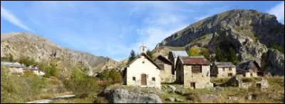 Hameau Maralpin, d&eacute;pendant du village de Roubion, Vignols se situe en r&eacute;gion ...