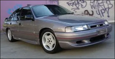 Perdu au c�ur des m&eacute;tropoles australiennes, je suis tomb&eacute; sur cette voiture en me baladant sur Google Maps. Malgr&eacute; mes recherches, j'ai trouv&eacute; peu d'informations sur cette berline. Saurez-vous me donner son nom ?