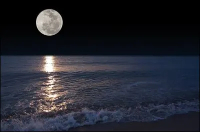 Dans le cadre des projets de base lunaire, sous quelle forme esp&egrave;re-t-on trouver suffisamment d'eau sur la Lune ?