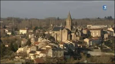 Je vous emm&egrave;ne maintenant en Nouvelle-Aquitaine, &agrave; Ch&acirc;teauponsac. Ville de l'arrondissement de Bellac, travers&eacute;e par la Gartempe, elle se situe dans le d&eacute;partement ...