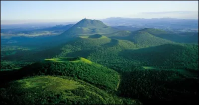 Dans quelle cha&icirc;ne montagneuse se trouve le Puy de Sancy ?