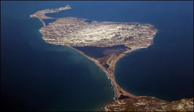Quel territoire se trouve pr&egrave;s du Canada ?