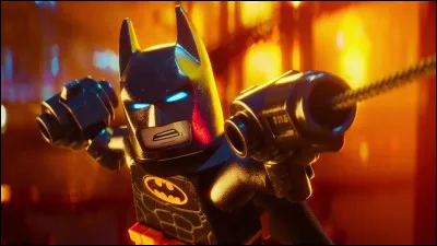 Qu'est-ce que Batman refuse d�utiliser au d&eacute;but du film ?
