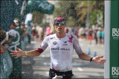 Quel nom de super-h&eacute;ros donne-t-on &agrave; des triathlons longue distance ?