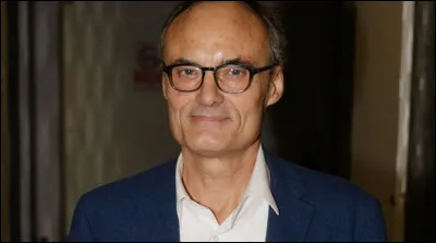 Philippe Val est un journaliste engag&eacute; qui a &eacute;t&eacute; le r&eacute;dacteur en chef durant dix-sept ans de quel journal satirique ?