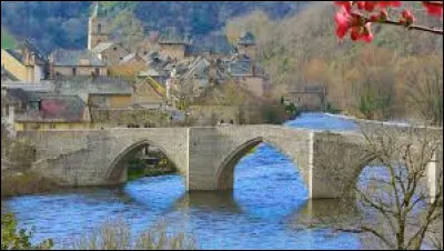 Village Aveyronnais, Entraygues-sur-Truy&egrave;re se situe dans l'ancienne r&eacute;gion ...
