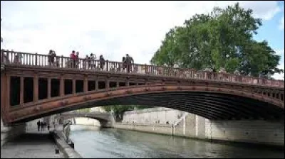 Quelle est l'origine du nom du "Pont au Double" franchissant la Seine et reliant les 4e et 5e arrondissements de Paris ?