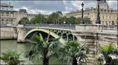 Un personnage du roman "Les Mis&eacute;rables" de Victor Hugo se suicide en sautant du pont Notre-Dame : lequel ?