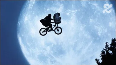 Quel r&eacute;alisateur est connu pour le film "E.T. l�extra-terrestre" ?