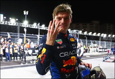 Quel pilote a &eacute;t&eacute; disqualifi&eacute; d�un championnat du monde apr&egrave;s l�avoir remport&eacute; sur piste ?