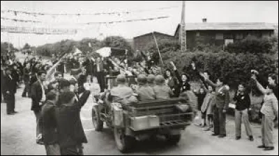 Le 11 mai 1945, c'est la fin de l'occupation allemande dans cette ville fran&ccedil;aise, la derni&egrave;re ville d'Europe lib&eacute;r&eacute;e de l'occupation nazie : il s'agit de ...