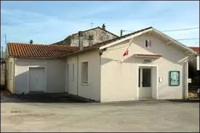 Je vous emm&egrave;ne maintenant en Nouvelle-Aquitaine, &agrave; Asni&egrave;res-en-Poitou. Village de l'arrondissement de Niort, il se situe dans le d&eacute;partement ...