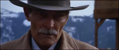 Ce western se termine par un duel entre un pasteur aux talents de tireur (jou&eacute; par Clint Eastwood) et le marshal Stockburn (jou&eacute; par John Russel). Quel est ce western r&eacute;alis&eacute; par Eastwood, et sorti en 1985 ?