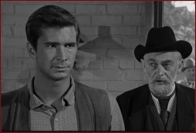 Morgan Hickmann, jou&eacute; par Henry Fonda est un ex sh&eacute;rif devenu chasseur de primes. Il fait la connaissance du jeune sh&eacute;rif Ben Owens, jou&eacute; par Anthony Perkins, qui rencontre quelques probl&egrave;mes dans son nouveau m&eacute;tier. De quel film parle-t-on ?